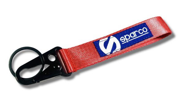 GRUBO WARSTWOWA, WYTRZYMAŁA SMYCZ DO KLUCZY WRAZ Z MATOWYM KARABINKIEM. SMYCZ WYKONANA JEST Z MATERIAŁU UZYWANEGO PRZY PASACH BEZPIECZEŃSTWA W KAŻDYCH SAMOCHODACH.