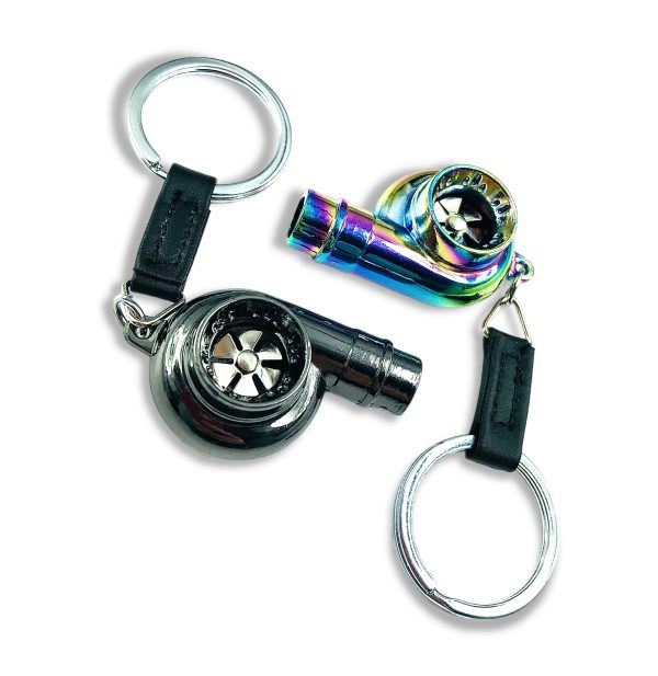 2 RODZAJE BRELOKÓW PRZEDSTAWIAJĄCYCH TURBINE. DODATKOWO W MOMENCIE DMUCHNIĘCIA W BRELOK (JAK W GWIZDEK) WYDAJĘ ON CHARAKTERYSTYCZNY DŹWIEK SYCZENIA TRUBOSPRĘŻARKI. IDEALNE NA PREZENT!!!